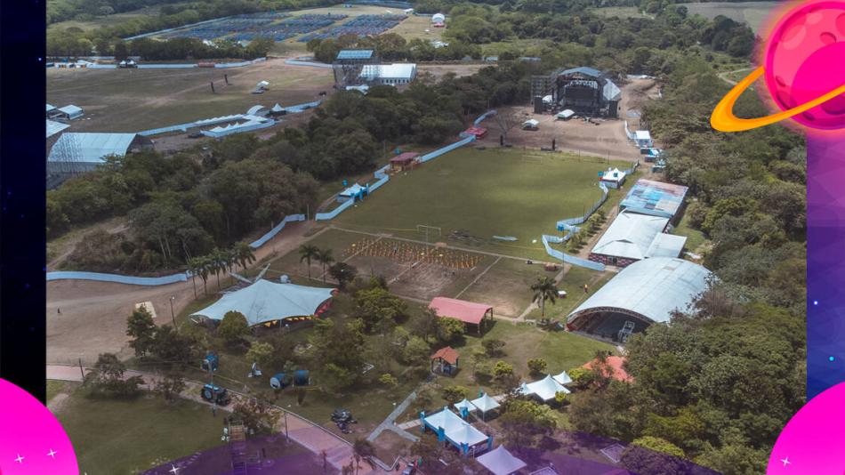 Jóvenes emprendedores piden ayuda ante cancelación del Jamming Festival 1 Jóvenes emprendedores piden ayuda ante cancelación del Jamming Festival Entre los afectados se encuentran Lina Forero y Duván Acosta, dos jóvenes ibaguereños que, tras la pandemia, lograron ubicar una sede de Anthoas Burger en la capital del Tolima, un emprendimiento dedicado a la venta de comidas rápidas y que tenía la esperanza de estar presente en el festival, luego de realizar una inversión cercana a los 60 millones de pesos.
