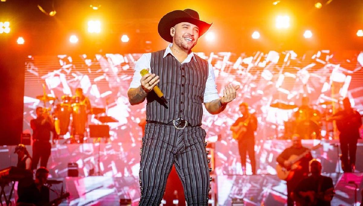 Jessi Uribe un bohemio y ranchero de 35 A Jessi Uribe los 35 años lo cogieron lleno de éxito. El pasado 22 de marzo celebró su cumpleaños en Colombia al lado de su prometida, la también cantante Paola Jara, y los lujosos regalos no faltaron. Pero más allá de lo material, al cantante la vida lo tiene premiado con un éxito rotundo en su carrera. 