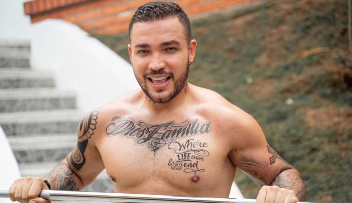 Jessi Uribe un bohemio y ranchero de 35 2 Jessi Uribe un bohemio y ranchero de 35 A Jessi Uribe los 35 años lo cogieron lleno de éxito. El pasado 22 de marzo celebró su cumpleaños en Colombia al lado de su prometida, la también cantante Paola Jara, y los lujosos regalos no faltaron. Pero más allá de lo material, al cantante la vida lo tiene premiado con un éxito rotundo en su carrera.