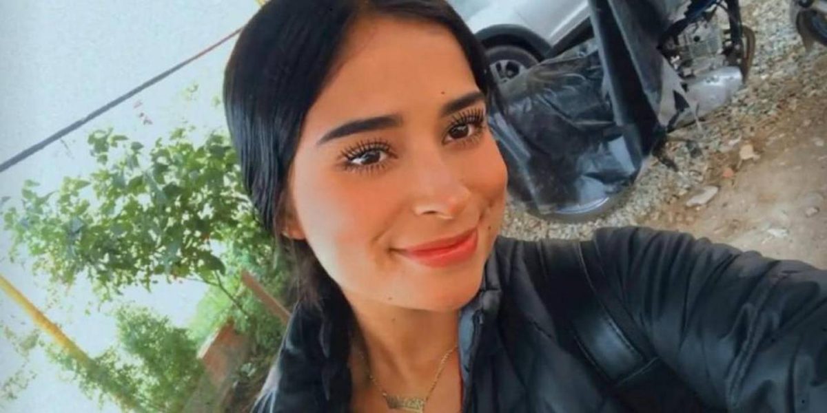 Joven fue asesinada mientras paseaba a sus mascotas 1 Joven fue asesinada mientras paseaba a sus mascotas Yenny Karolay Nohava, de 20 años de edad, una joven estudiante de Derecho de Quindío, fue hallada sin vida en Circasia, con lesiones de arma blanca.