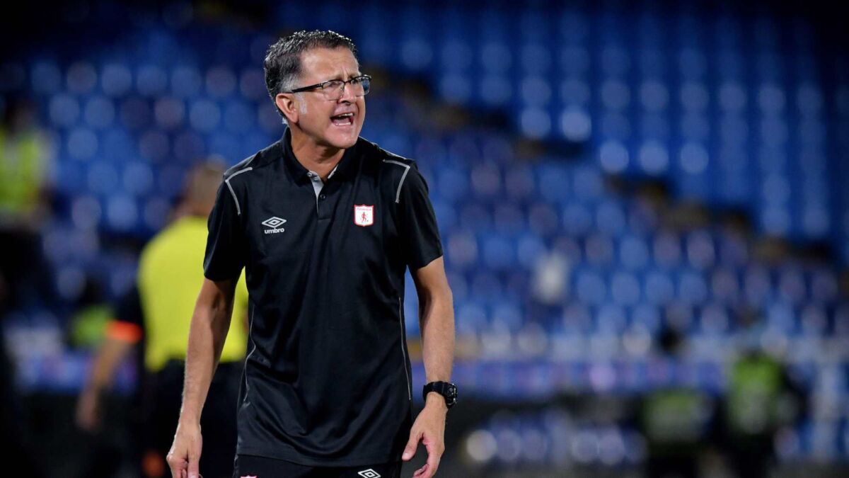 Juan Carlos Osorio se va del América 3 Juan Carlos Osorio se va del América El técnico Juan Carlos Osorio ya no hace parte del América de Cali según él mismo lo confirmó para El País. La era de Osorio llegó a su fin después de arduas negociaciones entre el entrenador y directivos para lograr la rescisión del contrato.
