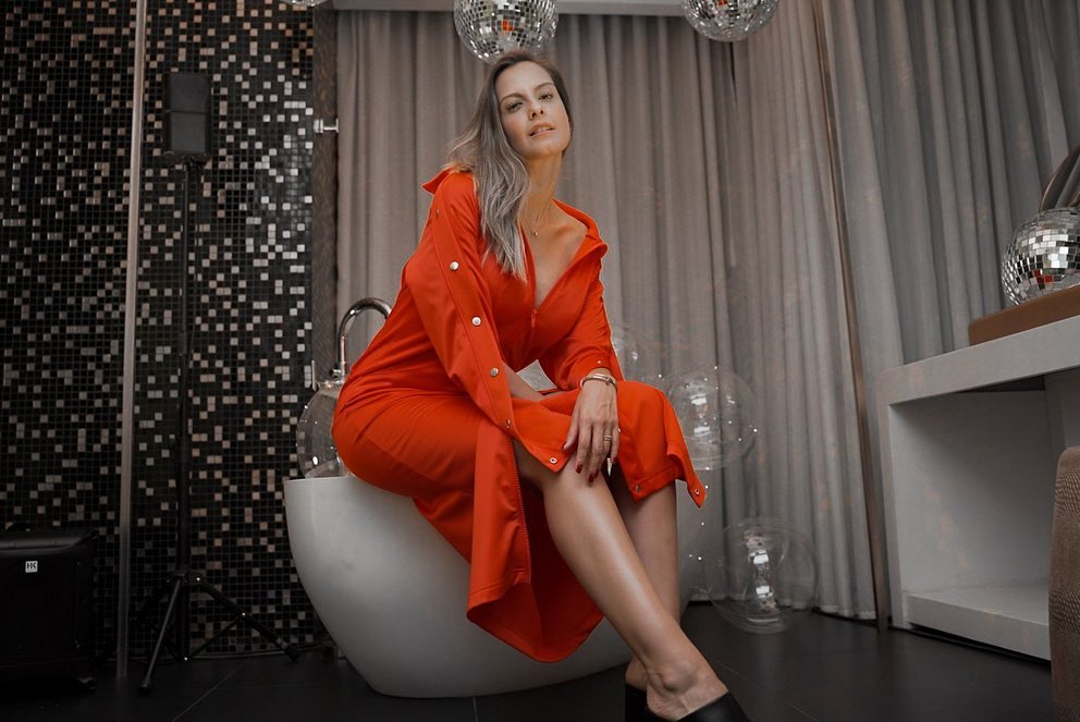 Laura Acuña habla sobre la enfermedad crónica que padece Laura Acuña es una de las presentadoras más famosas de la televisión colombiana, así como de las redes sociales en nuestro país, ha querido alzar su voz para que se conozca más de una enfermedad que ha padecido por años.