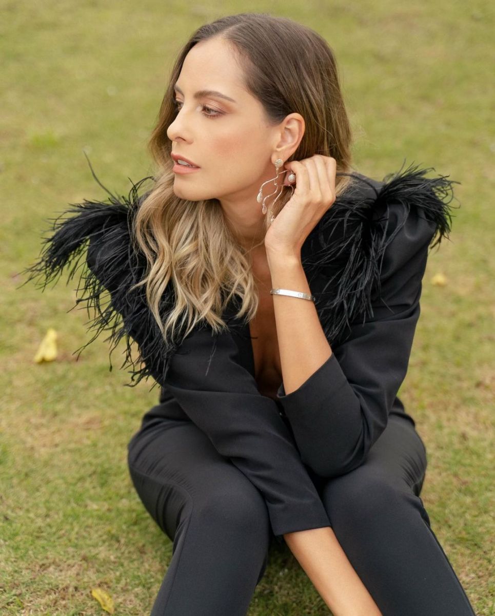 Laura Acuña habla sobre la enfermedad crónica que padece Laura Acuña es una de las presentadoras más famosas de la televisión colombiana, así como de las redes sociales en nuestro país, ha querido alzar su voz para que se conozca más de una enfermedad que ha padecido por años.