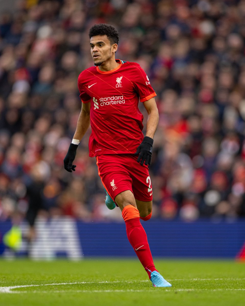Luis Díaz, en cuartos de la 'Champions' con el Liverpool 1 Luis Díaz, en cuartos de la 'Champions' con el Liverpool Aunque el Liverpool de Luis Díaz cayó en casa 0-1 ante el Inter de Milán en la vuelta de los octavos de final de la 'Champions League', logró avanzar a la próxima fase del torneo de clubes más importante del mundo al imponerse por 2-1 en el marcador global.