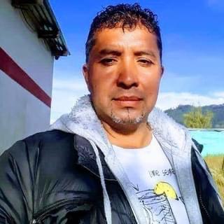 El taxista que murió en el accidente de la Avenida Circunvalar 3 El taxista que murió en el accidente de la Avenida Circunvalar Angustiada, con el corazón latiéndole tan fuerte que sentía que se le iba a salir del pecho, llegó, en busca de su esposo, una mujer con el rostro lavado en lágrimas la noche de este miércoles al sitio en donde se registró el aparatoso accidente de tránsito de la volqueta que embistió 11 vehículos. Minutos antes en noticias había visto el siniestro y el último mensaje que le había enviado su pareja era que estaba por la Avenida Circunvalar.