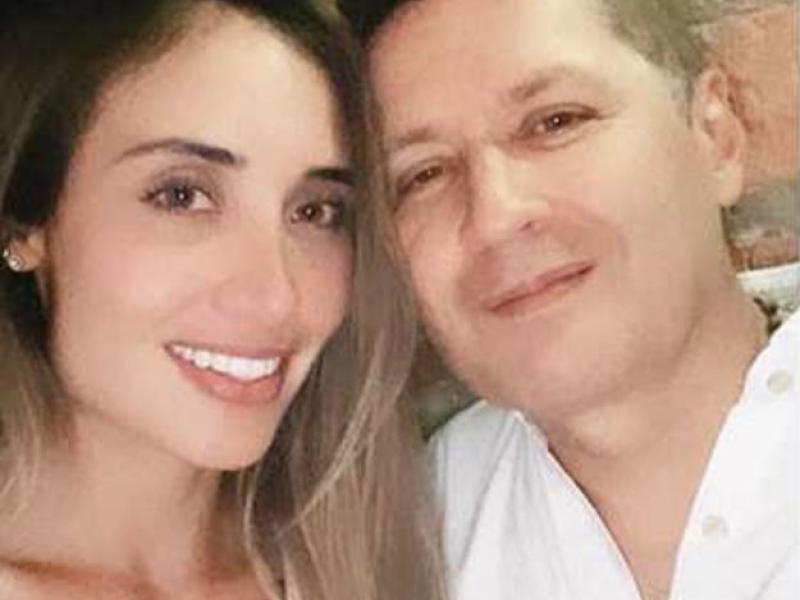Casa por cárcel a médico que golpeó salvajemente a su pareja El Juzgado Quinto Penal del Circuito con Funciones de Conocimiento resolvió imponer medida de aseguramiento privativa de la libertad en lugar de residencia al médico Antonio Figueredo Moreno, acusado de agredir a María Paula Pizarro.