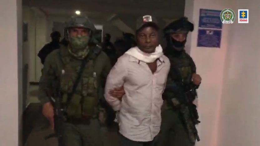 Las versiones sobre la presunta fuga de 'Matamba' Casi medio día después de haberse supuestamente fugado de la cárcel Picota, de Bogotá, no hay aún una explicación oficial sobre cuál es el paradero de alias 'Matamba', segundo del clan de Golfo solicitado en extradición por Estados Unidos.