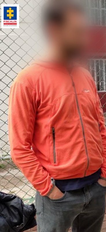 Capturan a profesor del colegio Marymount señalado de acceso carnal 10 Capturan a profesor del colegio Marymount señalado de acceso carnal En las últimas horas fue capturado el docente Mauricio Zambrano, profesor de Educación Física del colegio Marymount, de Suba, tras las múltiples denuncias de acoso y abuso sexual hechas por estudiantes y exalumnas de la institución educativa.