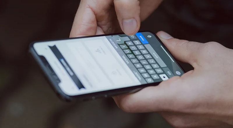 Nueva forma de estafa por mensajes de texto En los últimos días, se han conocido varias denuncias por parte de ciudadanos que están siendo víctimas de estafa por medio de mensajes de texto, donde les informan que se va a vencer el plazo para inscribirse y recibir el ingreso mínimo garantizado, pero esto es falso.