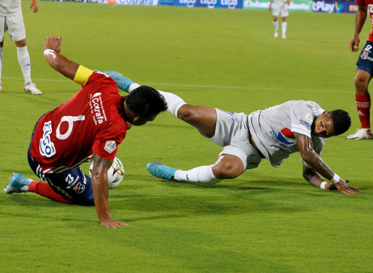 Millos perdió el invicto, pero sigue de líder en la Liga Millonarios no pudo mantener su invicto en la Liga BetPlay. Este miércoles el cuadro capitalino perdió 1-0 contra el Independiente Medellín, como visitante. Llevaba 7 jornadas seguidas ganando. Hasta que le encontraron la debilidad al equipo dirigido de Alberto Gamero.