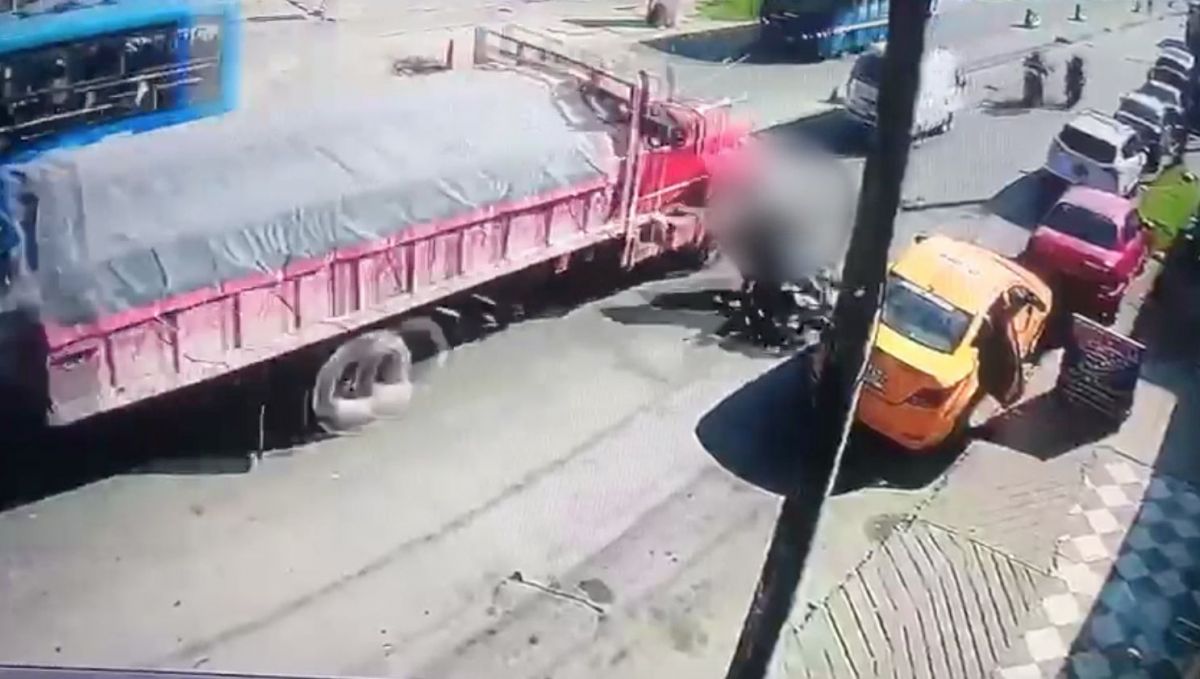Fatal accidente de mujer en moto en el Quiroga 3 Fatal accidente de mujer en moto en el Quiroga Una tragedia ocurrió en la mañana de este jueves en una vía principal del barrio Quiroga, de la localidad de Rafael Uribe, donde, por culpa de un cono mal ubicado en la vía un motociclista perdió el control y la situación terminó con un hecho fatal.