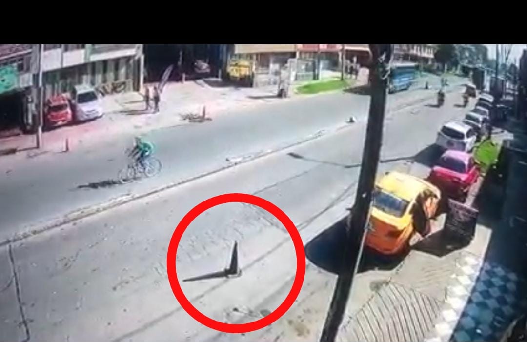 Fatal accidente de mujer en moto en el Quiroga 2 Fatal accidente de mujer en moto en el Quiroga Una tragedia ocurrió en la mañana de este jueves en una vía principal del barrio Quiroga, de la localidad de Rafael Uribe, donde, por culpa de un cono mal ubicado en la vía un motociclista perdió el control y la situación terminó con un hecho fatal.