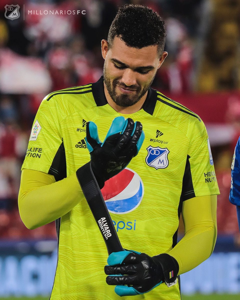 MILLONARIOS ESTÁ VOLANDO EN LA LIGA... 2 MILLONARIOS ESTÁ VOLANDO EN LA LIGA... El flamante triunfo de Millonarios 3-0 ante Santa Fe, el pasado domingo, reflejó el gran rendimiento que tiene el equipo en la Liga colombiana.
