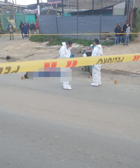 Fatal tarde de motociclista arrollado junto al botadero Doña Juana 2 Fatal tarde de motociclista arrollado junto al botadero Doña Juana Apenas un día después de que se registraran dos fatalidades de tránsito en vías de Bogotá, en las que infortunadamente fallecieron motociclistas, este viernes de nuevo la comunidad motera está de luto por cuenta de otro siniestro vial, en el que murió un hombre, junto a Doña Juana.