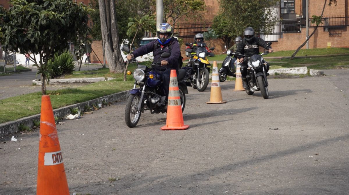 Pille las actividades gratis que hay para motociclistas en Bogotá Para este mes de mayo la Secretaría de Movilidad llevará a cabo el mes de la prevención vial para motociclistas, esto con el fin de reducir lo accidentes y generar conciencia de importancia de manejar con precaución.