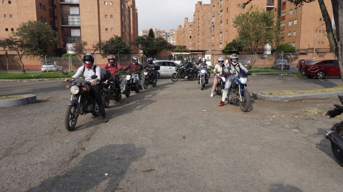 ¡Inscríbase! Cursos gratis de conducción segura para motociclistas 2 ¡Inscríbase! Cursos gratis de conducción segura para motociclistas Si usted es motociclista primíparo o si quiere reforzar sus habilidades para el manejo de estos vehículos de dos ruedas, póngale cuidado a las capacitaciones gratuitas que está ofreciendo la Secretaría de Movilidad y la Policía de Tránsito.