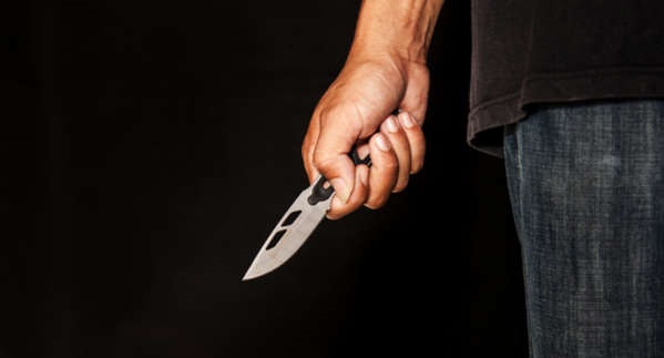 Niño fue herido con una navaja dentro de colegio en Usme 1 Niño fue herido con una navaja dentro de colegio en Usme La situación de riñas en los colegios está fuera de control. Se conoció una grave denuncia sobre el caso de un menor de 13 años que fue apuñalado dentro de un colegio público en Usme.