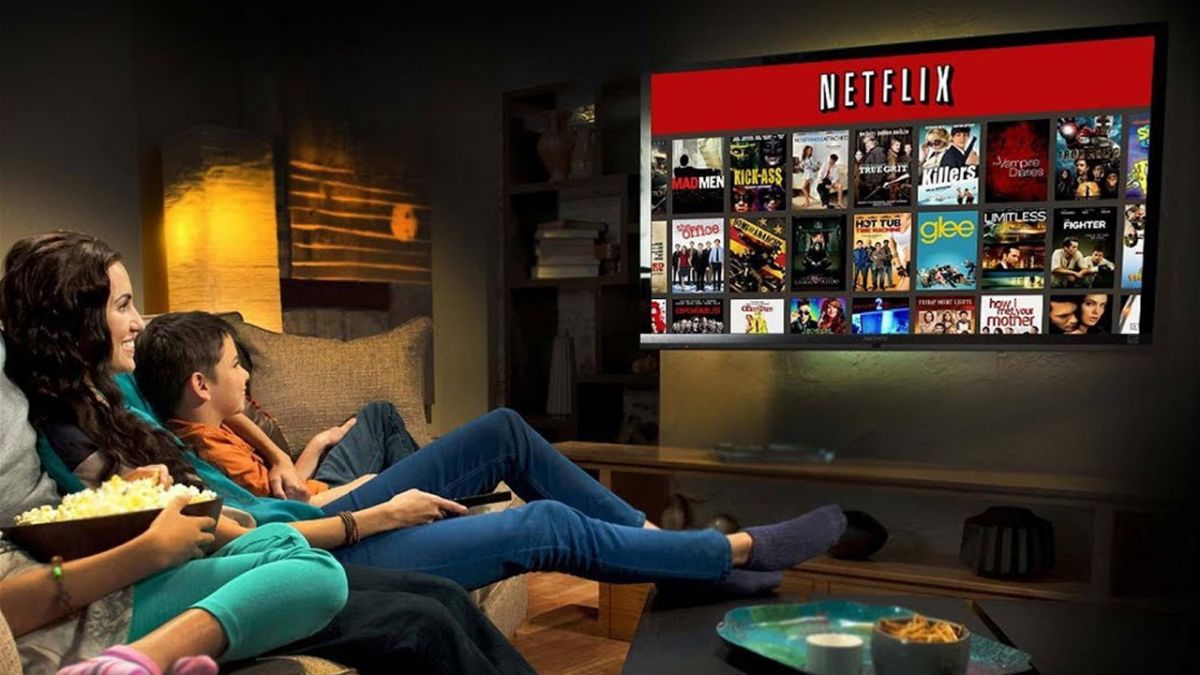 ¡Ojo! Netflix cobrará por compartir las cuentas con externos al hogar 1 ¡Ojo! Netflix cobrará por compartir las cuentas con externos al hogar Es muy común que las cuentas de Netflix se compartan entre familia, amigos o parejas para poder disfrutar el amplio servicio que ofrece esta plataforma de videos en 'streaming', sin embargo, en las últimas horas se anunció que por esta práctica se hará un cobro adicional, si se hace con alguien que viva fuera del hogar.