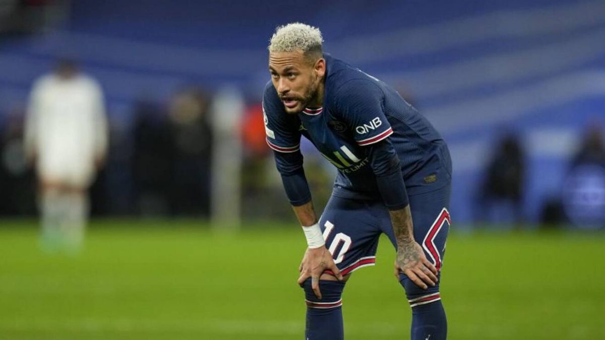 Neymar desmiente que se haya ido a las manos con Donnarumma 1 Neymar desmiente que se haya ido a las manos con Donnarumma Después de que el Paris Saint Germain cayera 3-1 contra el Real Madrid con una inesperada remontada en los octavos de final de la 'Champions League', el brasileño Neymar salió a aclarar el malentendido que se había generado con su compañero y portero, Gianluigi Donnarumma.