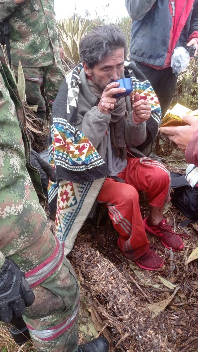 A punta de orines y ejercicio nocturno sobrevivió 17 días en el páramo La tarde del 19 de febrero, Jeshua Kaslo, de 49 años, se encontraba en una expedición con sus amigos y familiares en el páramo Pan de Arroz, ubicado en una zona montañosa entre Guatavita y Gachetá. Sobre las 4 de la tarde, el artista y productor audiovisual, se fue a buscar un dron que se le había caído. Pero Jeshua nunca volvió. Esa noche no apareció a pesar de las intensas búsquedas.