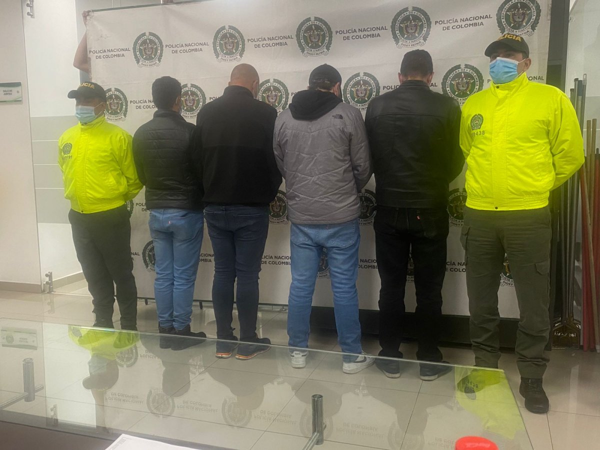 Incautan 20.000 peces que pretendían ser enviados a Europa Una operación simultánea en Bogotá, Vichada y Amazonas terminó con la incautación de 20.000 peces nativos de la Amazonia colombiano, que pretendían ser comercializados como ejemplares ornamentales en Europa. Asia y Estados Unidos.
