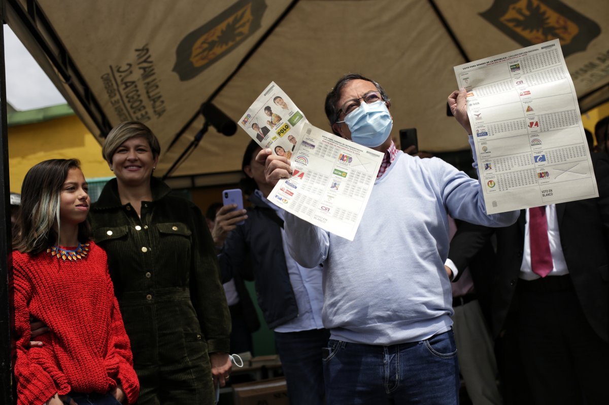 Se confirma a Petro como el candidato del Pacto Histórico 1 Se confirma a Petro como el candidato del Pacto Histórico El candidato de la Colombia Humana, Gustavo Petro Urrego, se quedó con el triunfo en la coalición del Pacto Histórico, un hecho que no es sorpresa en el marco de las consultas interpartidistas que se desarrollaron este domingo en Colombia.