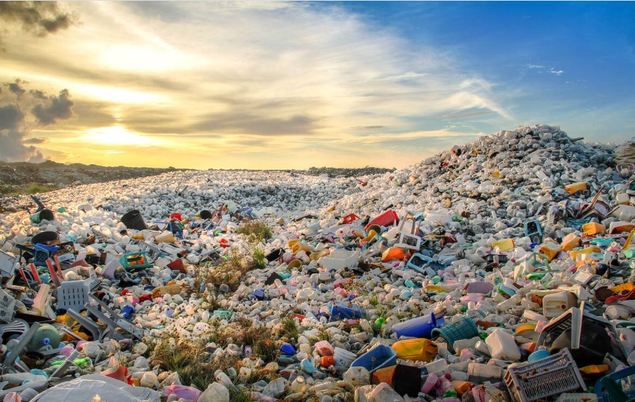 Colombia y líderes mundiales acuerdan acabar con la contaminación por plásticos Carlos Eduardo Correa, ministro de Ambiente y Desarrollo Sostenible de Colombia, expresó que “es hora de actuar ya por la naturaleza, por eso, aplaudimos que los países que estamos hoy aquí hayamos llegado a un acuerdo para construir entre todos un tratado mundial para reglamentar el uso de plástico”.