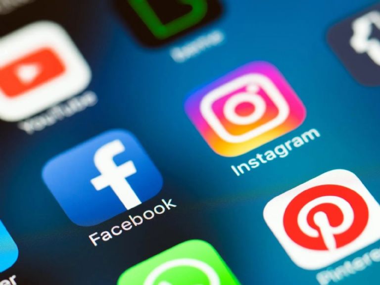 Tribunal de Rusia prohibió el uso de Facebook e Instagram 1 Tribunal de Rusia prohibió el uso de Facebook e Instagram Un tribunal ruso prohibió el lunes las redes sociales Facebook e Instagram por considerar que realizan actividades "extremistas", una medida que se enmarca en el intento de Moscú de controlar la información en línea sobre la ofensiva en Ucrania.