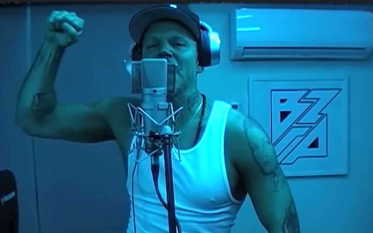 Residente le dice a J Balvin que mejor no le responda a su ataque Tras la polémica que desató el cantante puertorriqueño René Pérez, más conocido como Residente, con su nueva canción, en la que ataca al paisa J Balvin, este volvió a referirse al tema para justificar su actuar y decirle al intérprete de 'Niño soñador' que mejor no le responda.