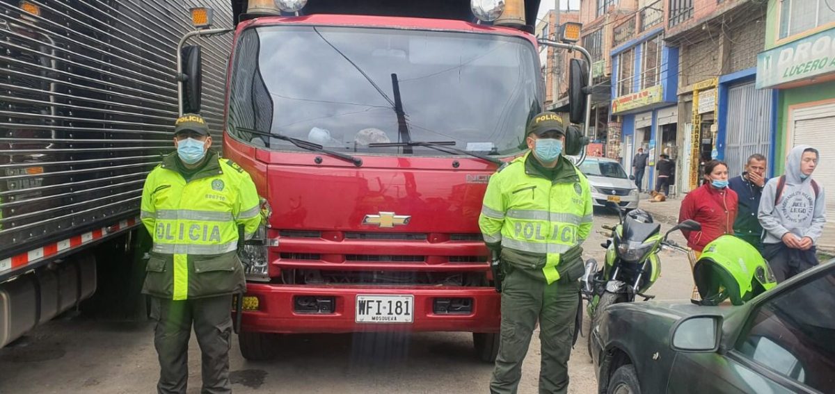 Capturan a dos pillos tras robar camión en Patio Bonito 1 Capturan a dos pillos tras robar camión en Patio Bonito Después del intercambio de disparos se logró la captura de dos de los cuatro pillos, quienes están implicados, presuntamente, en este robo. Los otros dos lograron escaparse.