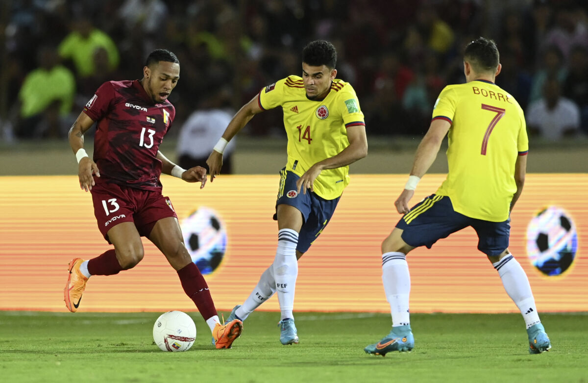 ¡Qué desilusión, nos quedamos sin Mundial! 1 ¡Qué desilusión, nos quedamos sin Mundial! Aunque Colombia ganó como visitante en terreno venezolano, desafortunadamente los puntos no le alcanzan para llegar al repechaje, ya que la Selección de Perú le ganó 2-0 a Paraguay, y dejaría penando a la 'tricolor' por tan solo un punto en la tabla de clasificación. Este resultado aleja totalmente a Colombia de ir al Mundial y pone fin a la selección en su camino de ir pelear la copa en Catar.