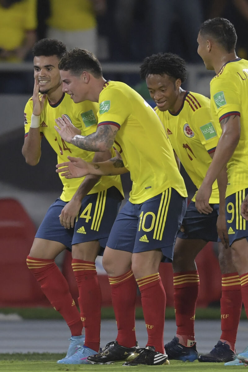 ¡Por fin! Colombia terminó la maldición y acabó con 684 minutos sin anotar Se acabó el primer tiempo en el Estadio Metropolitano de Barranquilla y la Selección Colombia vence 1-0 a Bolivia en la fecha 17 de la Eliminatoria Suramericana al Mundial Catar 2022. El autor del gol fue el guajiro y figura del Liverpool 'Lucho' Díaz.