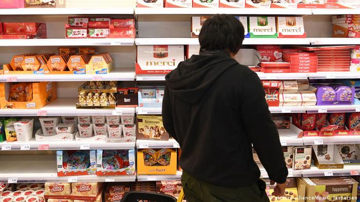 Capturado en Faca por no pagar una chocolatina 1 Capturado en Faca por no pagar una chocolatina Aunque parezca insólito, un hombre fue capturado por haber cogido una chocolatina y no pagarla en un supermercado en Facatativá (Cundinamarca).