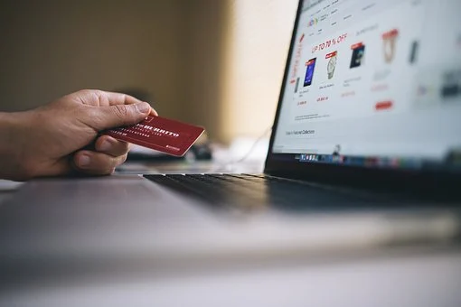 Pilas con la tarjeta de crédito, tasa de usura subirá en noviembre 1 Pilas con la tarjeta de crédito, tasa de usura subirá en noviembre Para noviembre, las compras con tarjetas de crédito serán las más costosas de los últimos años, pues según informó la Superintendencia Financiera de Colombia (SFC), la tasa de usura será de 38,67% durante el mes. El indicador avanzó 175 puntos básicos si se compara con el dato de octubre, y estará vigente entre el primero y 30 de noviembre