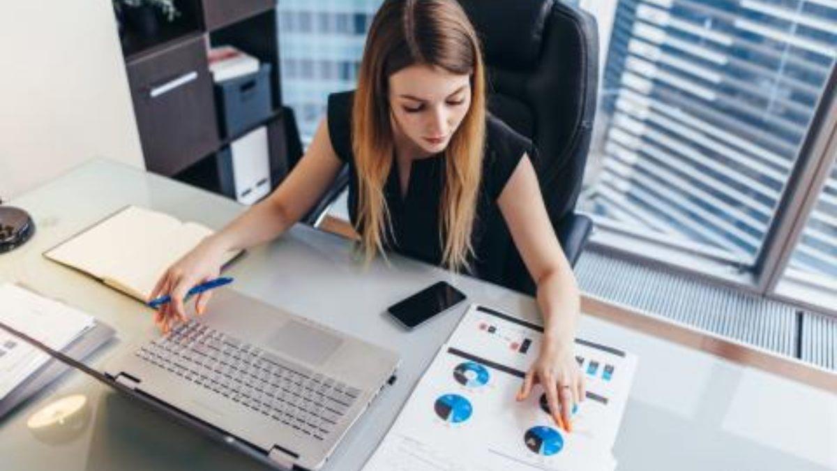 1.906 vacantes para camellar con el Estado Si se encuentra en la búsqueda de trabajo o quiere una mejor opción, le contamos que la Comisión Nacional del Servicio Civil (CNSC) tiene actualmente dos procesos abiertos para ocupar 1.906 vacantes laborales con distintas entidades del Estado.