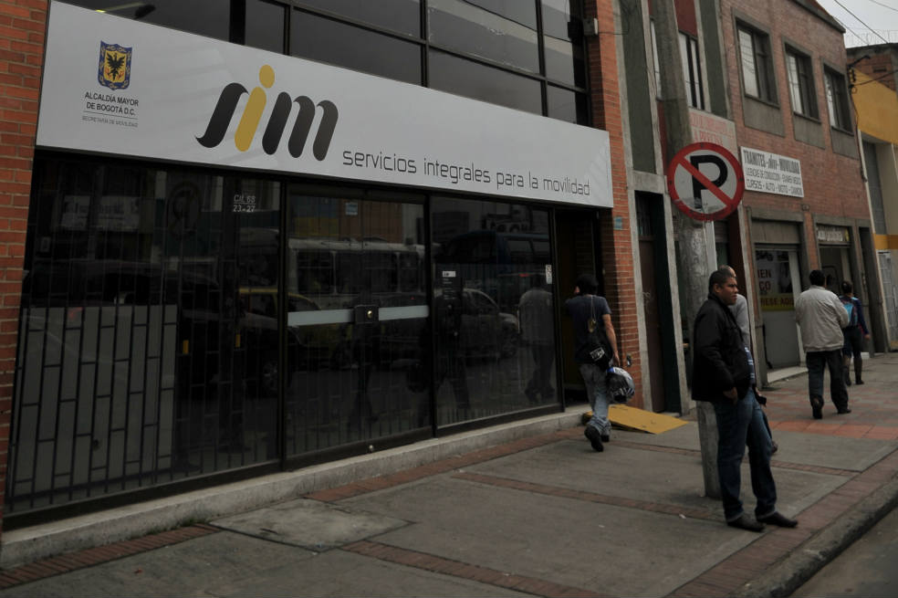 Así funciona la ventanilla única de trámites Con dos semanas de funcionamiento, la ventanilla única de servicios (que es el sistema de recepción al cliente que habilitó la Secretaría de Movilidad para reemplazar al SIM) entregó en las últimas horas un balance positivo en cuanto a su objetivo principal: simplificar y&nbsp; agrupar, en un solo lugar, todos los trámites relativos a la movilidad particular de la ciudad.&nbsp;