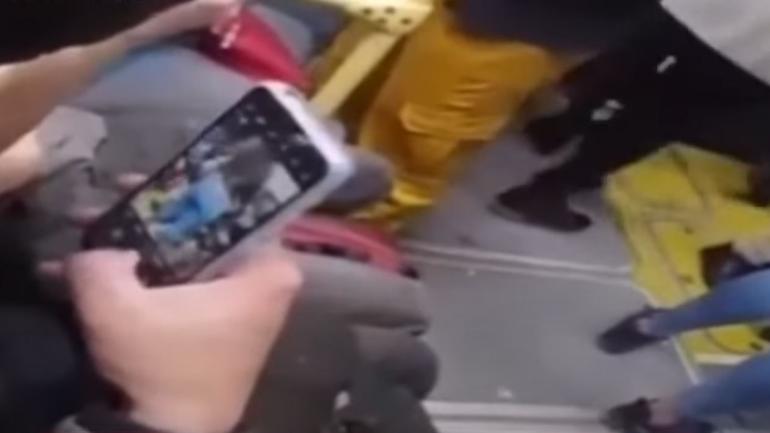 Presunto acosador en TransMilenio le toma fotos a las partes íntimas de las mujeres Frente a este caso, se desconoce la identidad del presunto acosador, y la mayor recomendación es estar alertas y no permitir que estos hechos que vulneran a las mujeres, jóvenes y niñas se sigan presentando.