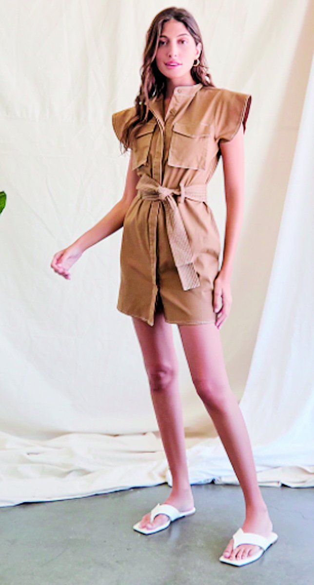 Los vestidos cortos que toda mujer debe tener Para muchas mujeres los vestidos son esas prendas perfectas para lucir todos los días, más si hay días de calor en los que se puedan llevar bien pispos. Por estos días esta prenda femenina se está llevando por encima de la rodilla, eso sí, en muchos estilos, colores y combinaciones.