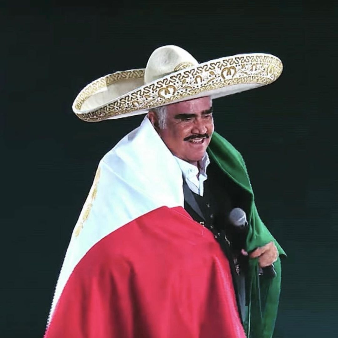 El lío que hay por la serie de Chente 2 El lío que hay por la serie de Chente Cuando un famoso representativo fallece lo más usual es que lleven su vida a la pantalla chica. Eso fue lo que ocurrió con Vicente Fernández, quien murió el pasado 12 de diciembre y aceleró el tema de la historia de su vida en la TV.