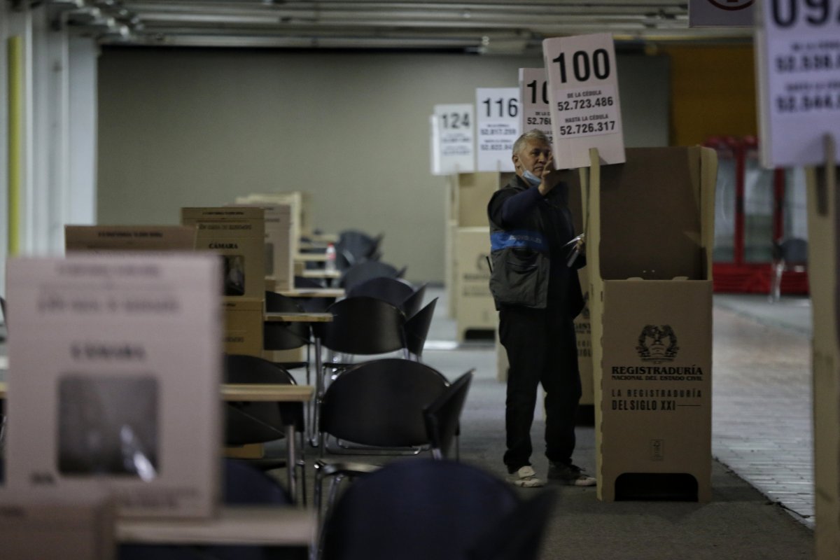 Unión Europea pide "moderación y responsabilidad" en las elecciones La Unión Europea hizo un llamado a todas las autoridades encargadas de las elecciones este domingo 29 de mayo, para que se lleve a cabo un proceso electoral transparente y sin irregularidades.
