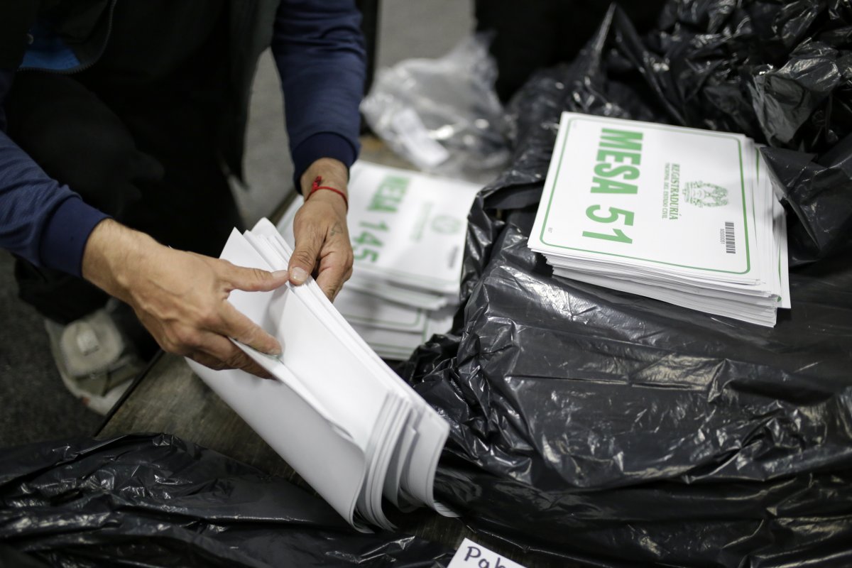 Procuraduría recibió 94 denuncias en la jornada electoral Al cierre de la jornada electoral, la Procuraduría recibió un total de 94 denuncias y quejas por presuntas irregularidades en la jornada de votaciones de este domingo.