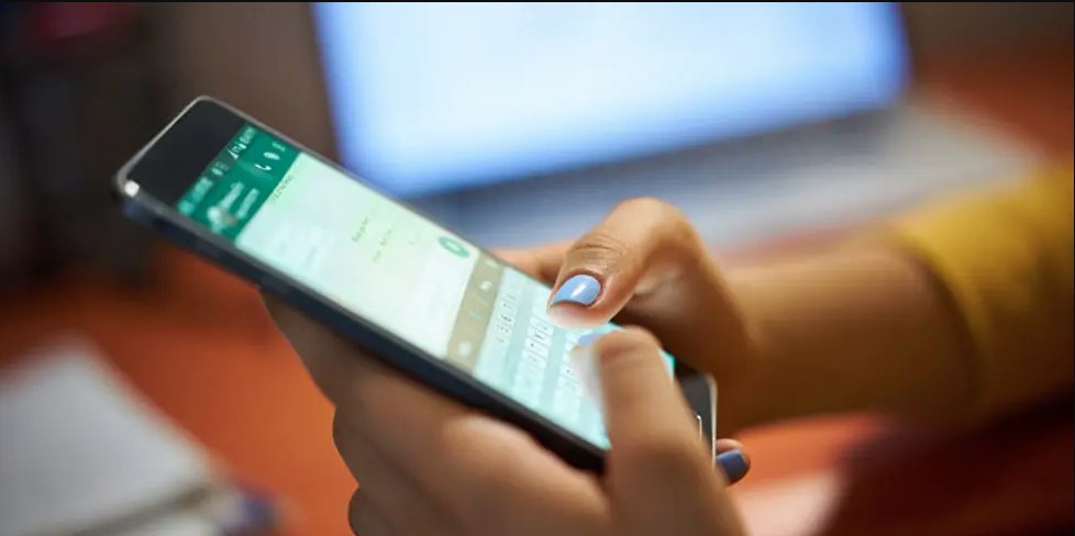 La polémica aplicación para mujeres infieles 1 La polémica aplicación para mujeres infieles Esta curiosa aplicación de nombre Gleeden, tiene en su descripción “La web nº1 de encuentros entre personas casadas. Tanto si buscas una aventura extraconyugal cerca de casa o un amante a miles de kilómetros durante tus viajes”.