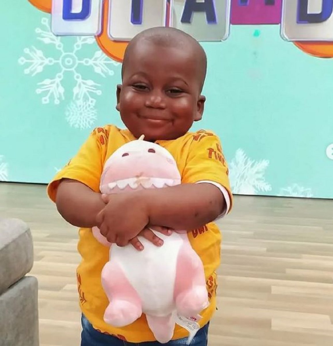 La razón por la que hospitalizaron a Yanfry 2 La razón por la que hospitalizaron a Yanfry Yanfry, el niño chocoano de 4 años de edad que se hizo viral por su forma de caminar “como hombre”, está hospitalizado, según han publicado en su cuenta oficial de Instagram.