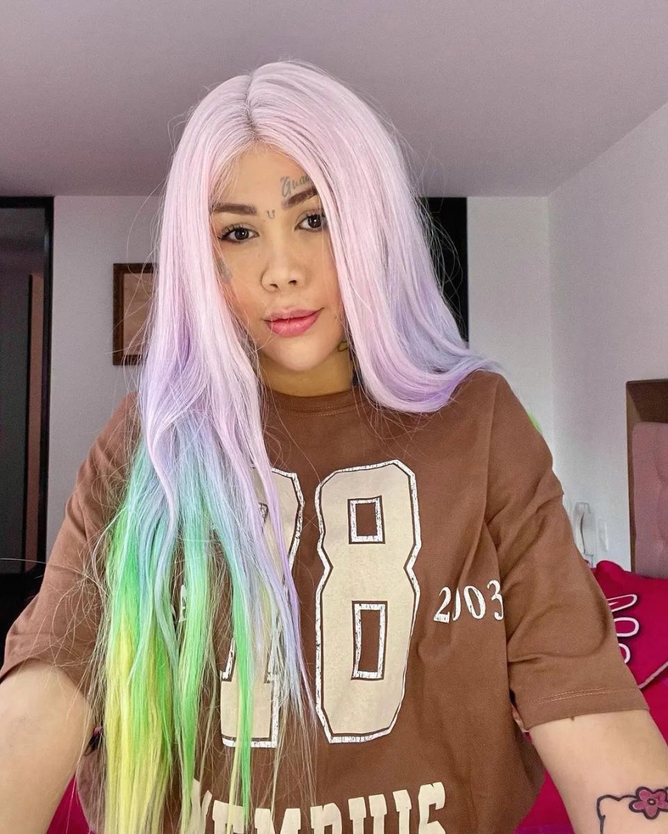“Payasa que anda detrás del exnovio”: Yina Calderón arremete contra Lina Tejeiro 3 “Payasa que anda detrás del exnovio”: Yina Calderón arremete contra Lina Tejeiro Yina Calderón y Lina Tejeiro andan agarradas. Todo el boroló comenzó cuando la influenciadora criticó las cirugías estéticas que ‘La Jesu’, otra creadora de contenido, se hizo en el rostro, y la actriz llanera salió en su defensa.