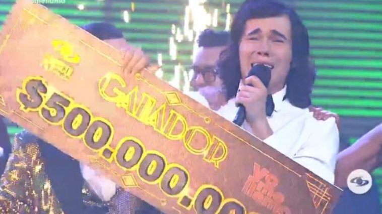 Este es Alejando León, el ganador de 'Yo me llamo' 3 Este es Alejando León, el ganador de 'Yo me llamo' Alejandro León fue el mejor imitador de 'Yo me llamo', pues logró cautivar a los jurados con sus interpretaciones como Camilo Sesto, y llevarse el anhelado premio de 500 millones de pesos.