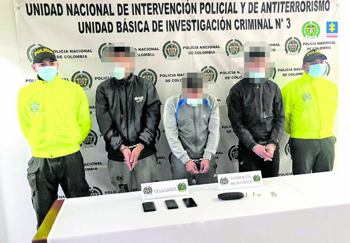 Cae banda que delinquía en Kennedy, Engativá y Teusaquillo En las últimas horas, la Fiscalía General de la Nación tumbó una red delincuencial dedicada al hurto de camionetas de alta gama. La banda, denominada 'Los Salamanca', estaba compuesta por cuatro pilluelos que se la tenían montada a los vecinos de las localidades de Kennedy, Engativá y Teusaquillo. Tras una ardua investigación de parte de la Unidad Nacional de Intervención Policial y de Antiterrorismo de la Policía Nacional (UNIPOL), dieron con los maleantes, quienes además estuvieron involucrados en un intento de robo a una camioneta, con balacera y todo, en la que iba una líder social.
