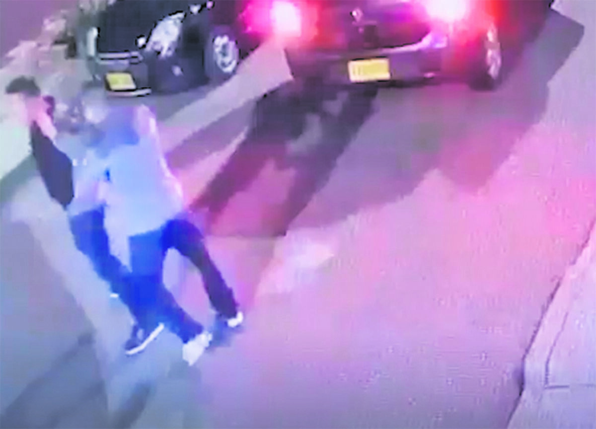 Cae banda que delinquía en Kennedy, Engativá y Teusaquillo 3 Cae banda que delinquía en Kennedy, Engativá y Teusaquillo En las últimas horas, la Fiscalía General de la Nación tumbó una red delincuencial dedicada al hurto de camionetas de alta gama. La banda, denominada 'Los Salamanca', estaba compuesta por cuatro pilluelos que se la tenían montada a los vecinos de las localidades de Kennedy, Engativá y Teusaquillo. Tras una ardua investigación de parte de la Unidad Nacional de Intervención Policial y de Antiterrorismo de la Policía Nacional (UNIPOL), dieron con los maleantes, quienes además estuvieron involucrados en un intento de robo a una camioneta, con balacera y todo, en la que iba una líder social.