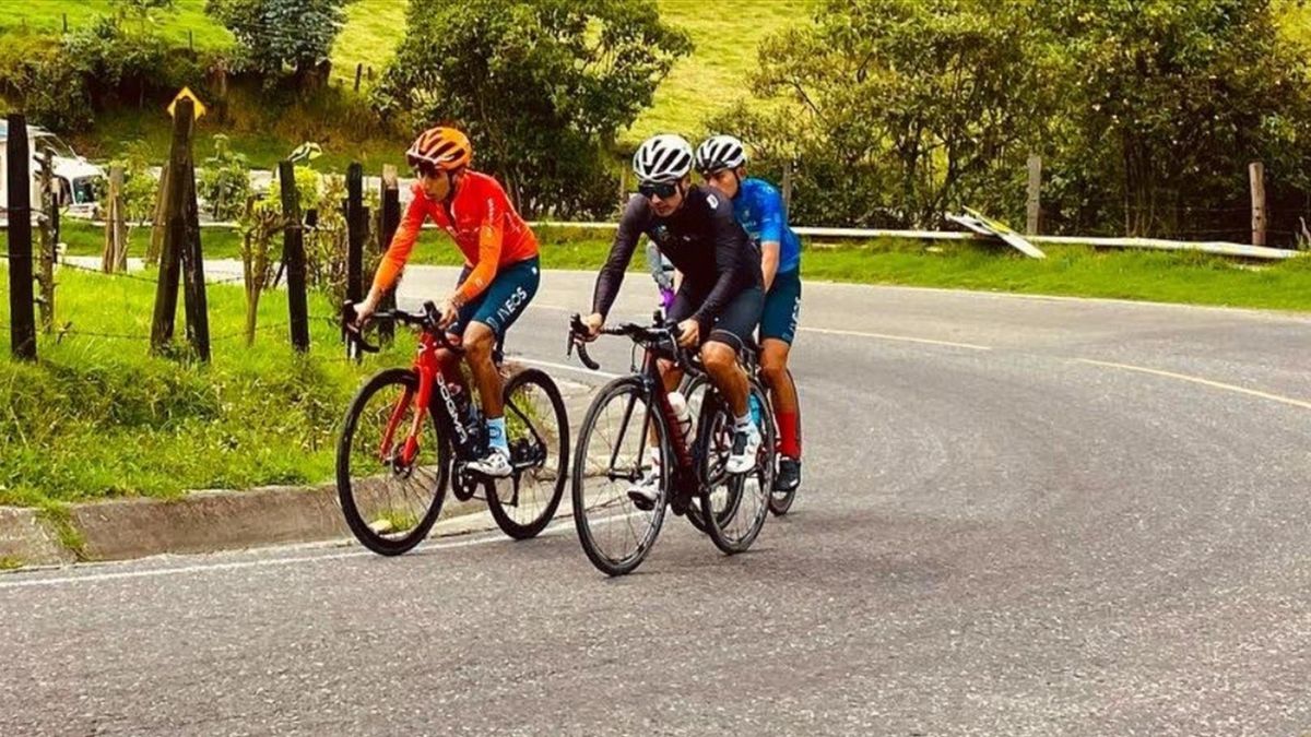 "Mi sueño es poder correr este año": Egan Bernal En diálogo con varios medios de comunicación, el ciclista Egan Bernal contó este sábado cómo ha sido su vida y carrera después de superar las graves lesiones que le dejó el accidente de tránsito, que sufrió el pasado 24 de enero. Esto fue lo que dijo.