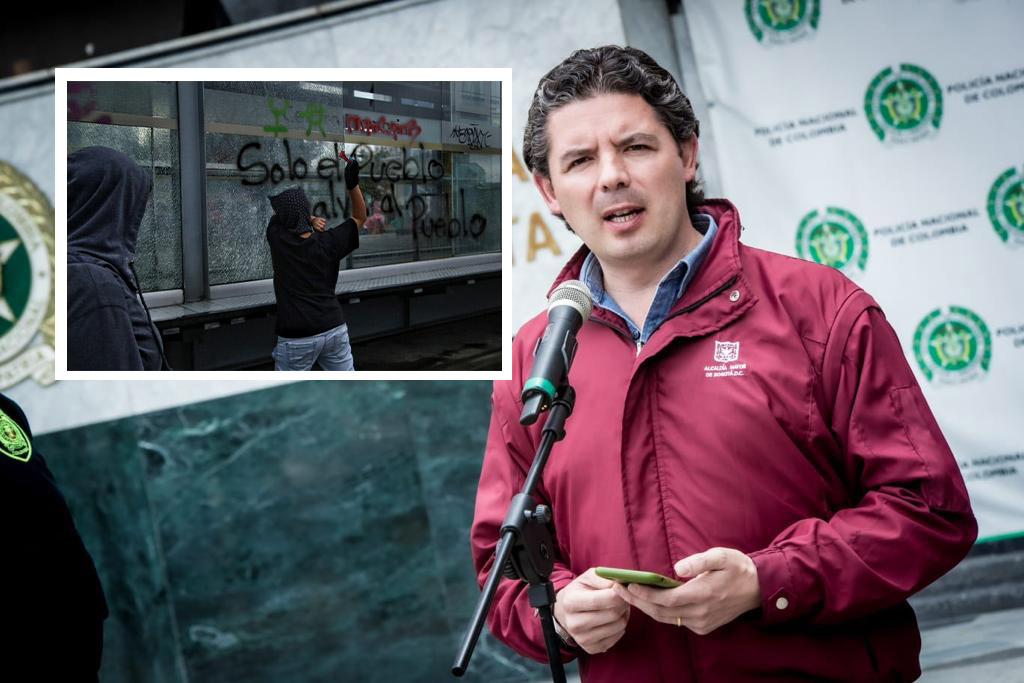 Millonaria recompensa a quien brinde información sobre vándalos de TM Este jueves cientos de personas salieron a las calles en diferentes sectores del país para conmemorar el primer aniversario del Paro Nacional. Aunque la jornada estuvo tranquila en gran parte del día, no faltaron los desmanes y afectaciones a la infraestructura de TransMilenio. en el norte y occidente de la capital.