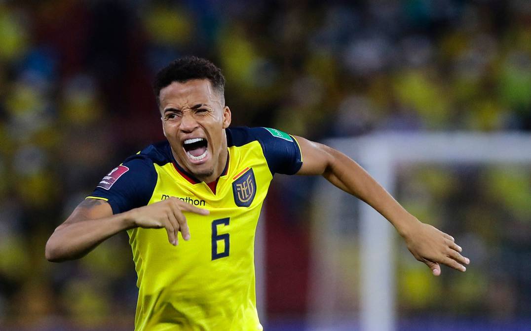 Desmienten que el jugador ecuatoriano Byron Castillo sea Colombiano 1 Desmienten que el jugador ecuatoriano Byron Castillo sea Colombiano En los últimos días ha circulado la información respecto a que, supuestamente, el jugador ecuatoriano Byron Castillo sería colombiano. De ser cierto, esto traería graves sanciones para la selección de Ecuador.